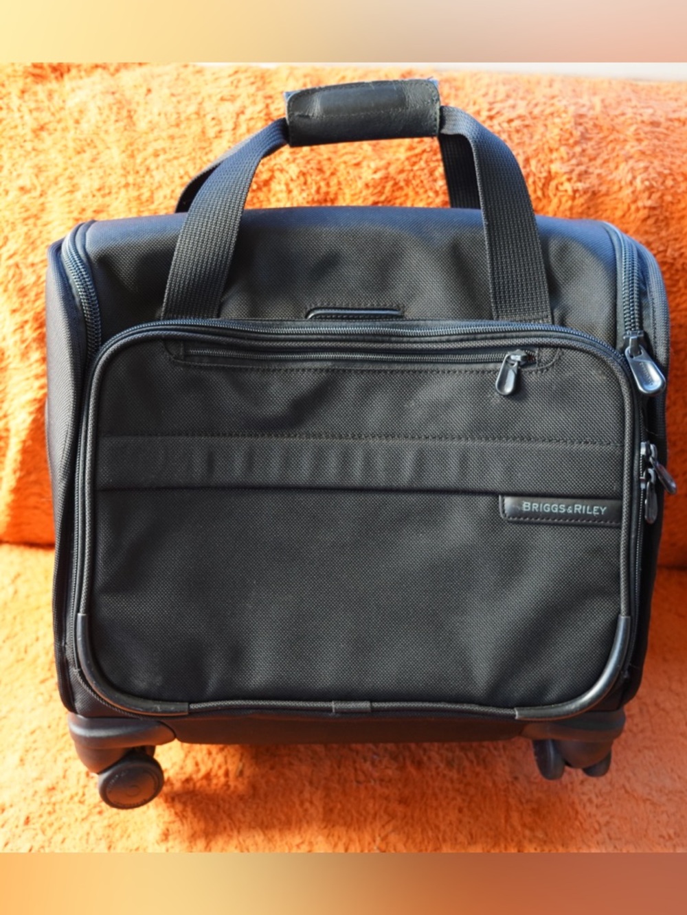 Briggs & Riley U116SP-4 Baseline Cabin Spinner Carry On Luggage. Looks new.